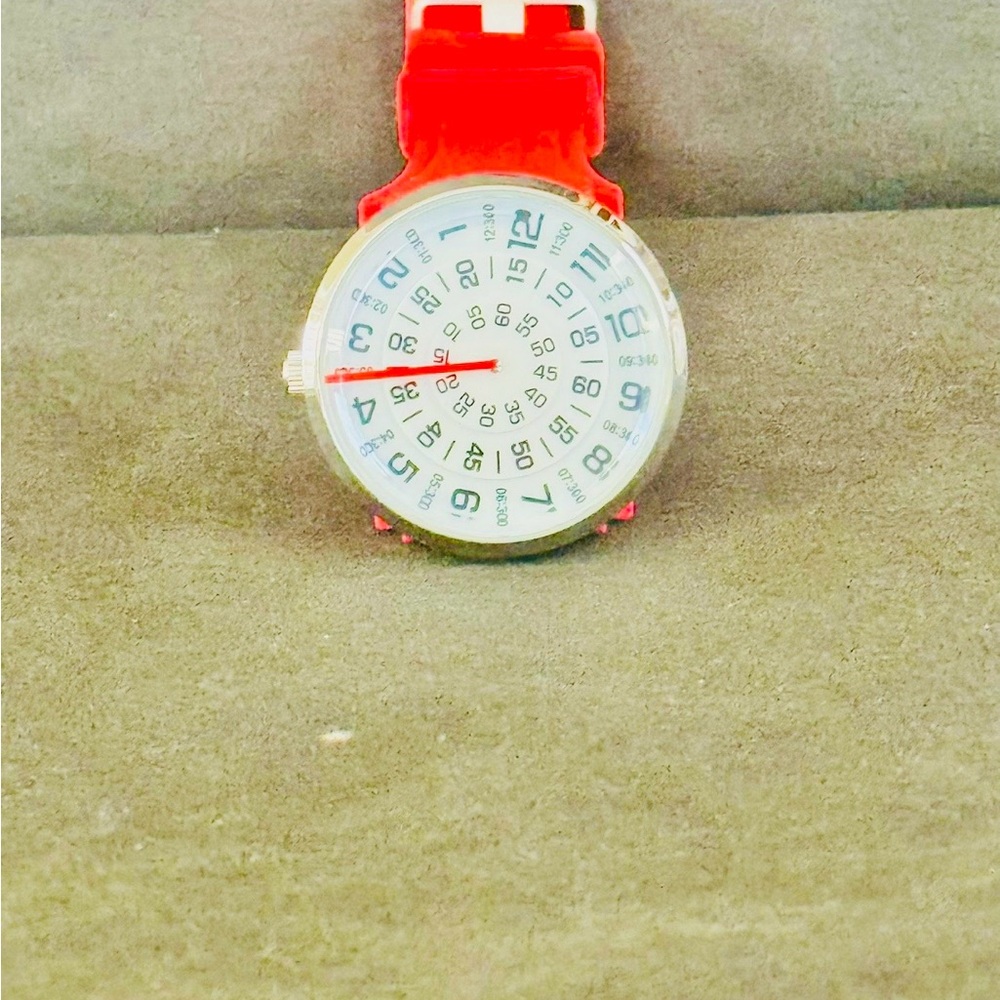 Red Silicone Strap Analog Watch with White Dial - Picture 3 of 6